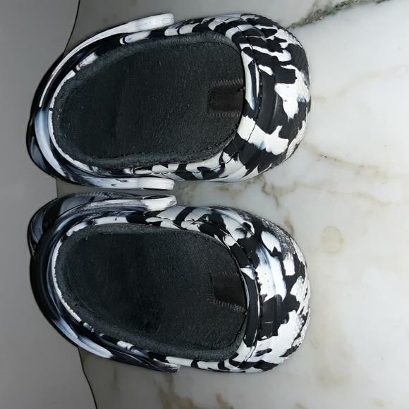 Crocs Classic Unisex Marbled Design Fleece Lined Crocs - Picture 5 of 8